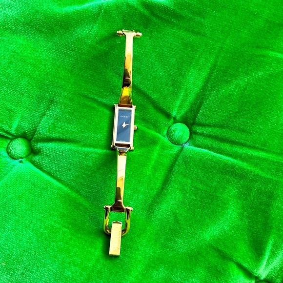 Modern GUCCI bangle watch🔥🔥🔥 - Picture 3 of 16